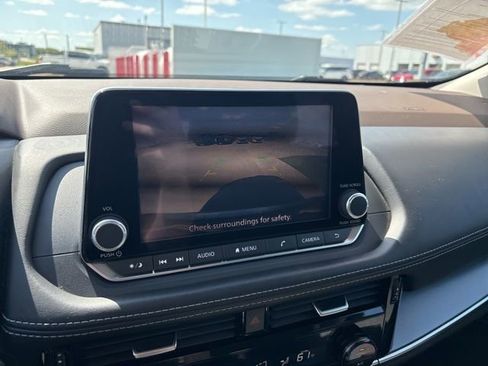Used 2023 Nissan Rogue SV FWD image 13