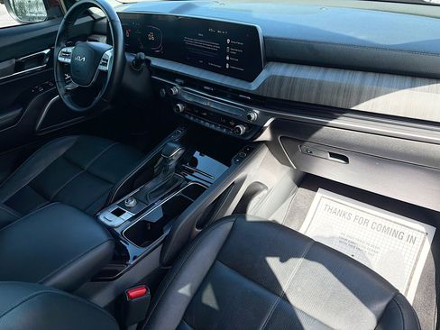 Used 2024 Kia Telluride EX w/ EX Captain's Chair Package FWD image 15
