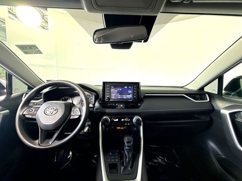 Used 2021 Toyota RAV4 LE AWD/4WD image 22