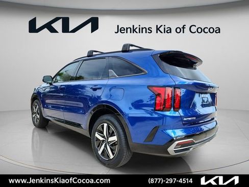 Used 2023 Kia Sorento S w/ Panoramic Sunroof Package FWD image 7