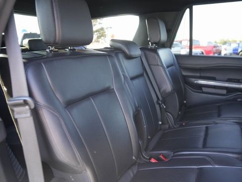 Certified 2021 Ford Expedition XLT image 17