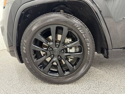 Used 2021 Jeep Grand Cherokee Laredo X RWD image 9