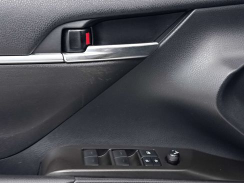 Used 2022 Toyota Camry LE w/ Carpet Mat Package (TMS) FWD image 27