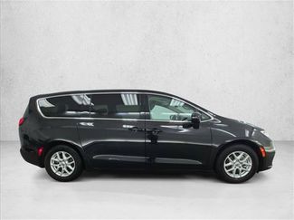 Used 2023 Chrysler Pacifica Touring-L FWD video 4