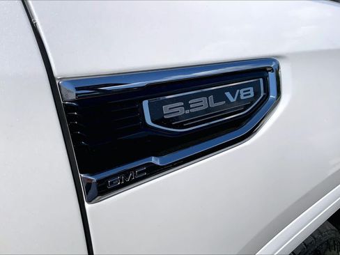 Used 2023 GMC Sierra 1500 Denali w/ Technology Package AWD/4WD image 10