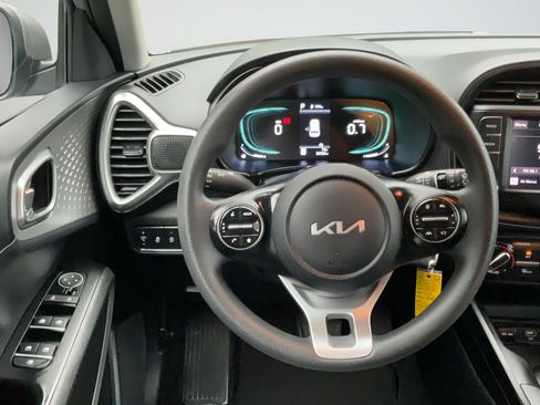 Used 2024 Kia Soul LX w/ Option Group 015 FWD image 15