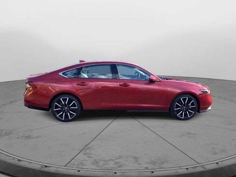 Used 2023 Honda Accord Touring image 2