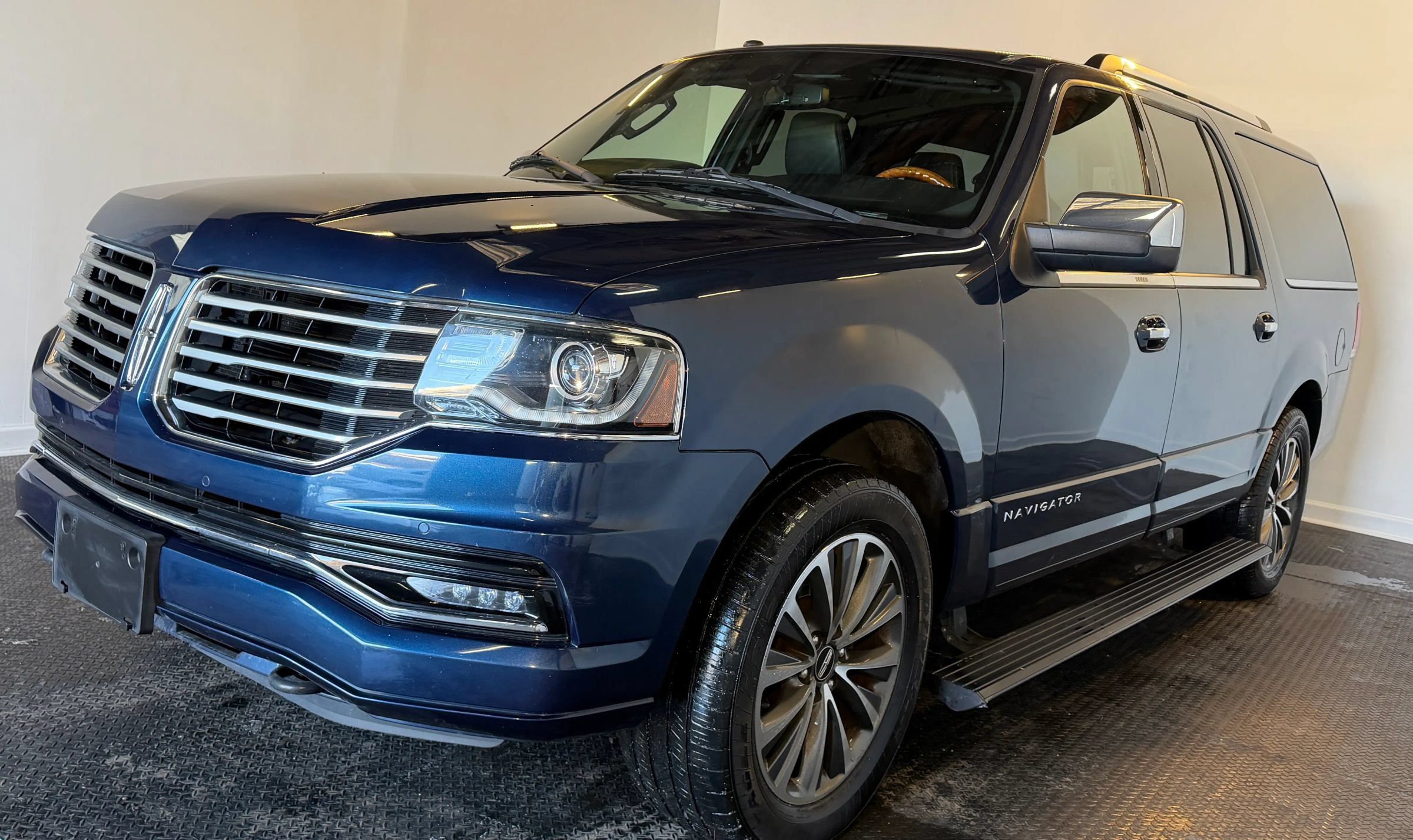 Used 2017 Lincoln Navigator L Select AWD/4WD image 4