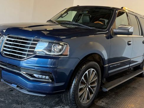 Used 2017 Lincoln Navigator L Select AWD/4WD image 4