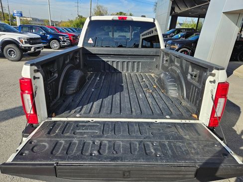Used 2022 Ford F350 Platinum image 15