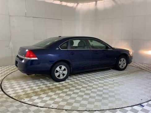 Used 2009 Chevrolet Impala LT FWD image 3