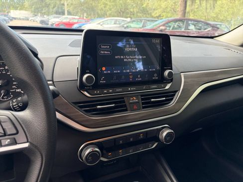 Used 2025 Nissan Altima 2.5 SV FWD image 20
