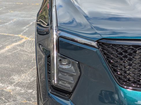 Used 2025 Cadillac XT4 Sport image 10