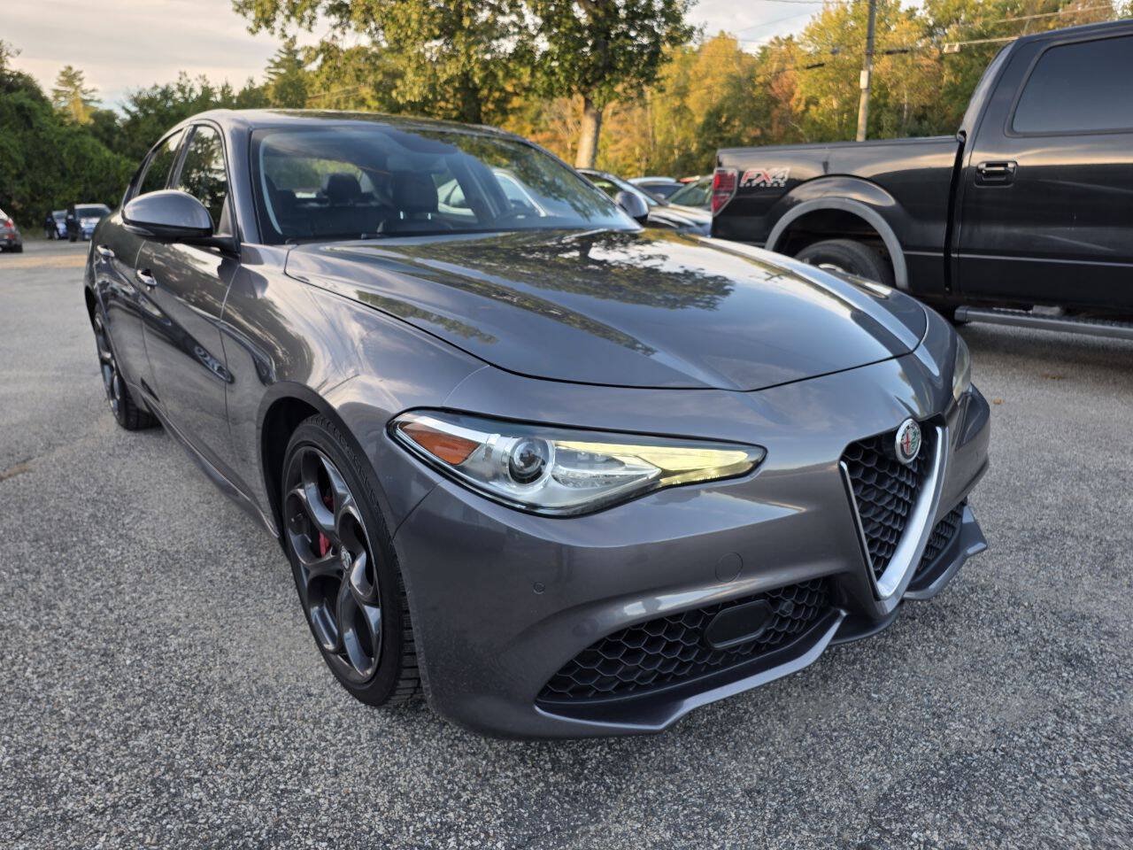 Used 2017 Alfa Romeo Giulia Ti w/ TI 19" Sport Package AWD/4WD image 6