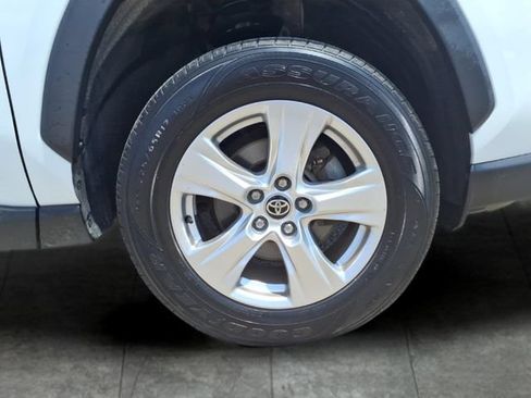 Used 2021 Toyota RAV4 XLE AWD/4WD image 9