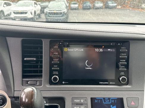 Used 2020 Toyota Sienna XLE image 27