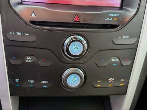 Used 2014 Ford Explorer XLT w/ Equipment Group 202A FWD image 19