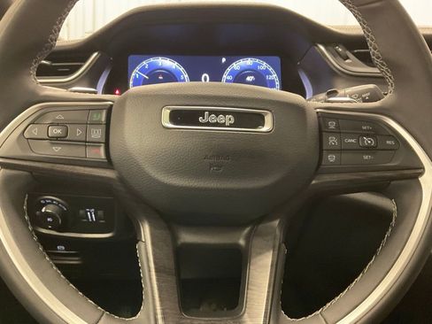 Used 2024 Jeep Grand Cherokee L Limited w/ Luxury Tech Group II AWD/4WD image 13