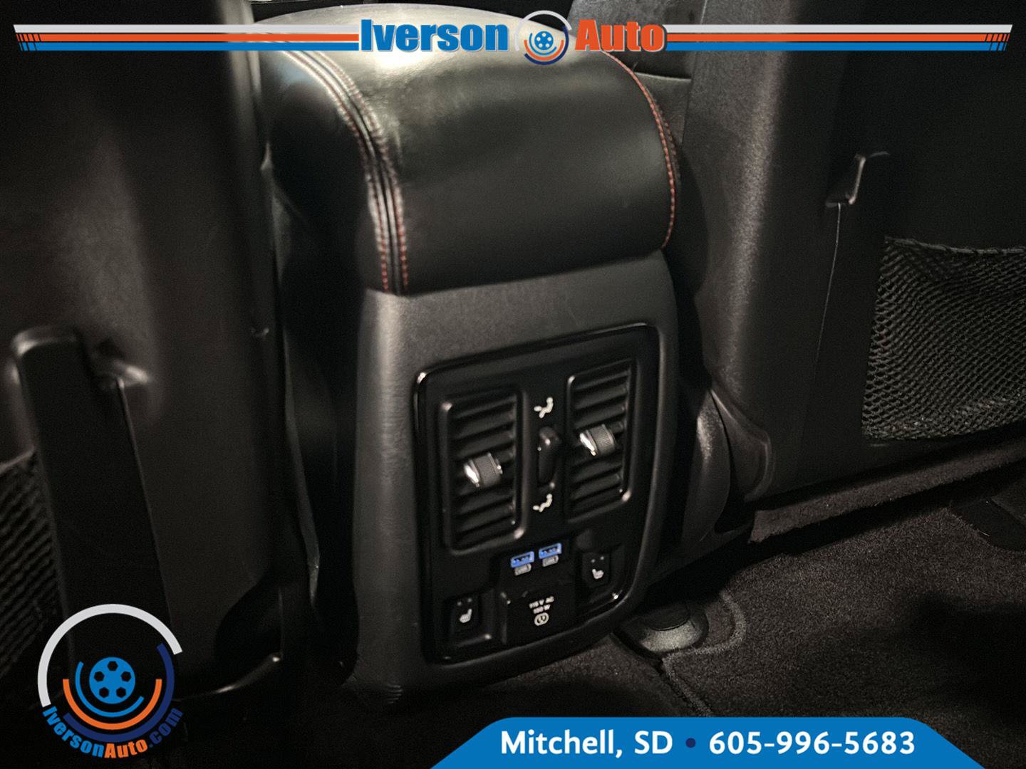 Used 2018 Dodge Durango R/T w/ Blacktop Package AWD/4WD image 28