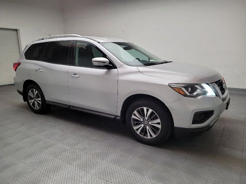 Used 2017 Nissan Pathfinder S image 11