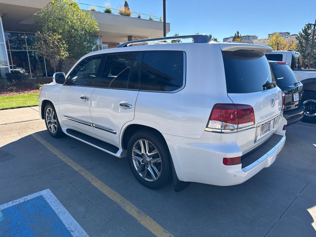 Used 2013 Lexus LX 570 4WD w/ Luxury Pkg w/Pre-crash image 4