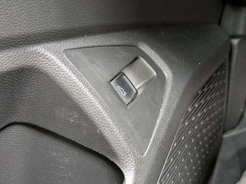 Used 2020 Volkswagen Jetta SE w/ SE Cold Weather Package FWD image 32