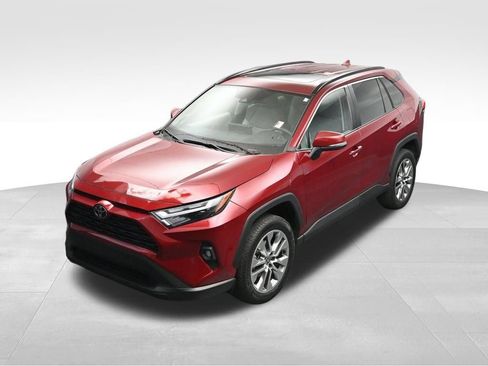 Used 2022 Toyota RAV4 XLE Premium FWD image 18