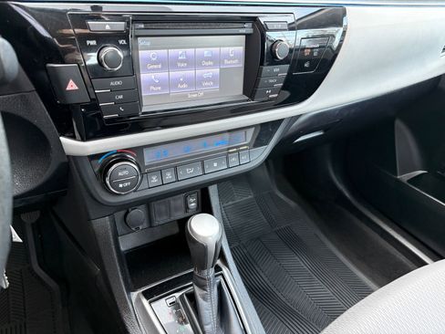 Used 2014 Toyota Corolla LE FWD image 26