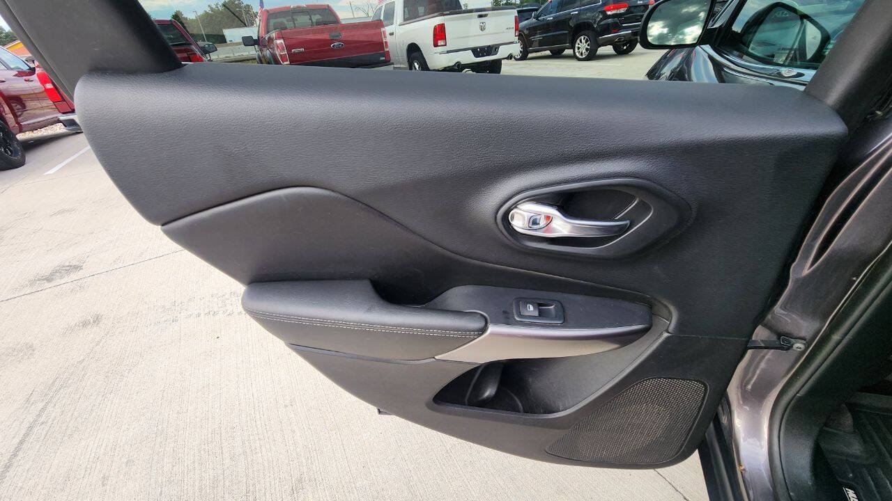 Used 2019 Jeep Cherokee Limited AWD/4WD image 21