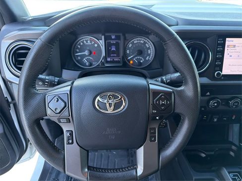 Used 2020 Toyota Tacoma TRD Sport w/ Technology Package image 17