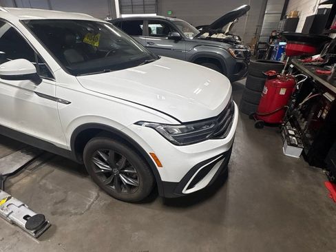 Used 2022 Volkswagen Tiguan SE FWD image 4