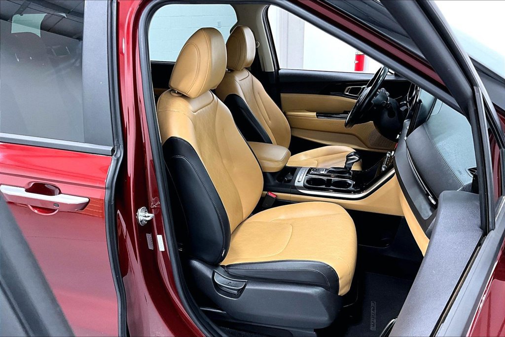 Used 2022 Kia Carnival EX FWD image 9