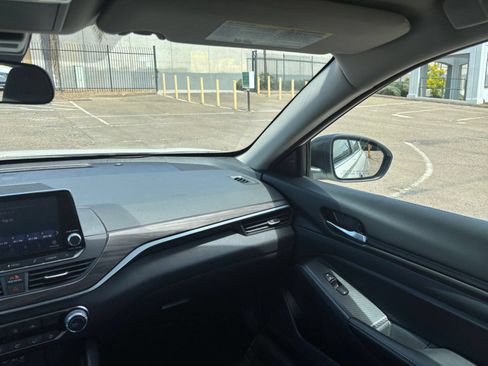 Used 2025 Nissan Altima 2.5 SV FWD image 35