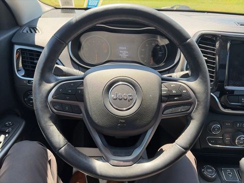Used 2019 Jeep Cherokee Limited AWD/4WD image 5