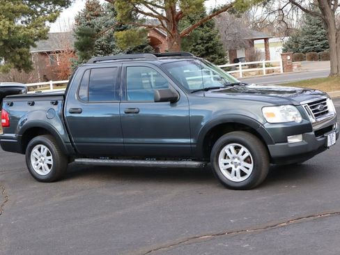 Used 2010 Ford Explorer Sport Trac XLT image 2