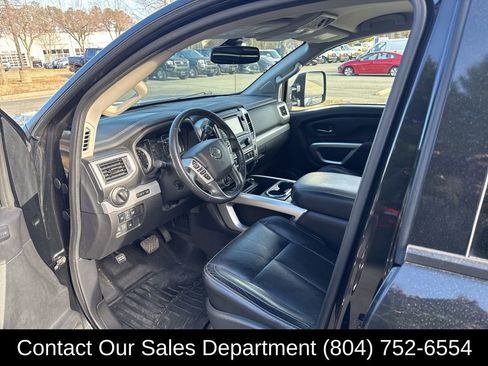 Used 2019 Nissan Titan PRO-4X w/ Pro-4x Convenience Package image 9