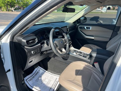 Used 2022 Ford Explorer XLT w/ Equipment Group 202A image 18