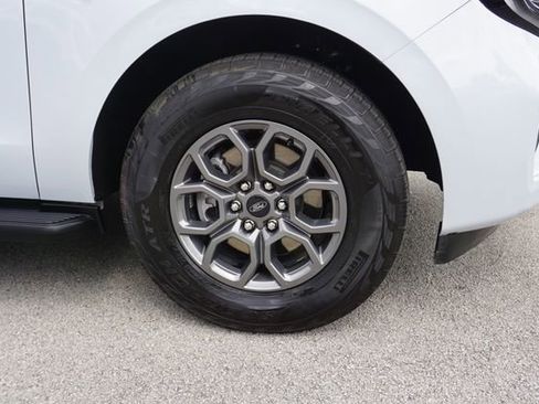 Used 2025 Ford Expedition Active image 23