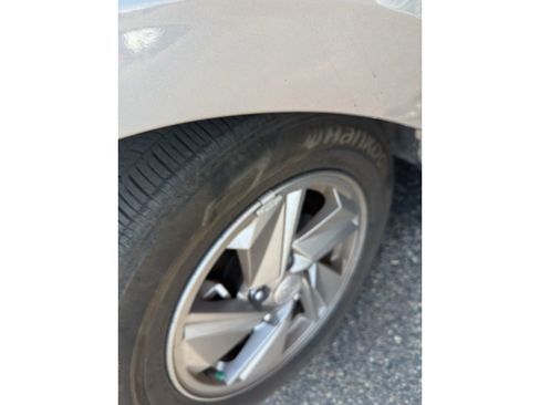 Certified 2024 Hyundai Elantra SE image 26