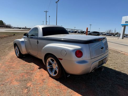 Used 2005 Chevrolet SSR w/ Preferred Equipment Group image 8