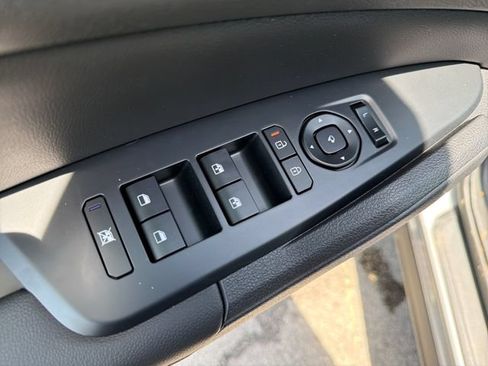 New 2026 Kia Sportage SX FWD image 17