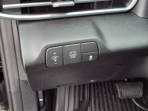 Used 2025 Hyundai Elantra Hybrid FWD image 5