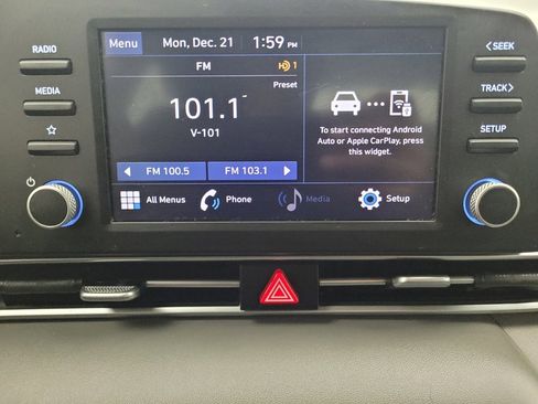 Used 2021 Hyundai Elantra SE image 25