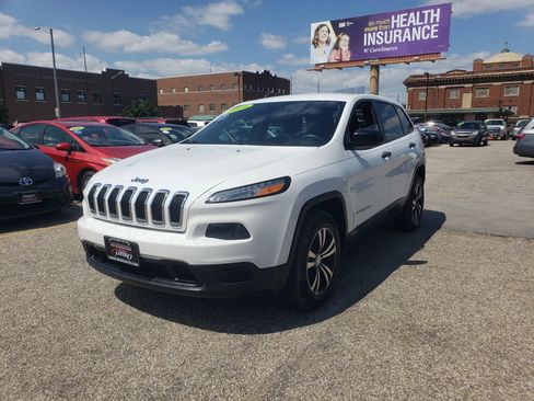Used 2014 Jeep Cherokee Sport AWD/4WD image 3