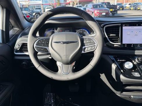 New 2026 Chrysler Pacifica Select image 10