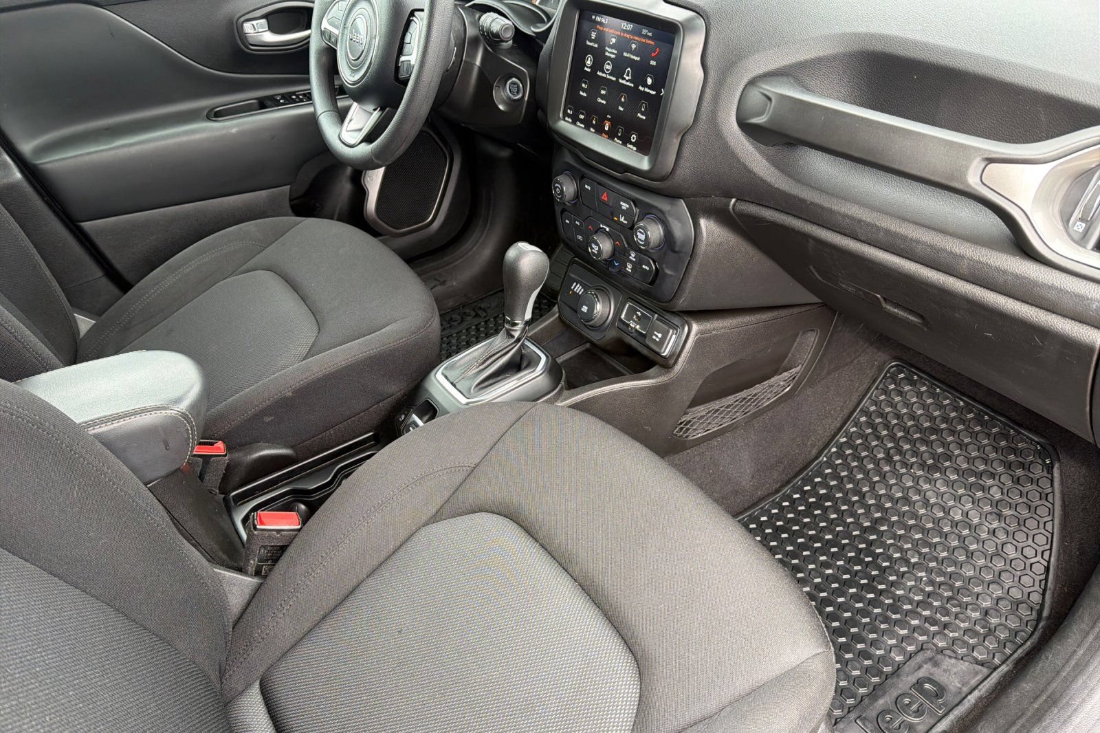 Used 2023 Jeep Renegade Latitude AWD/4WD image 13