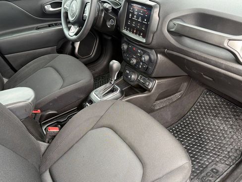 Used 2023 Jeep Renegade Latitude AWD/4WD image 13
