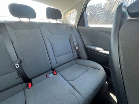 Used 2025 Kia K4 LXS image 36