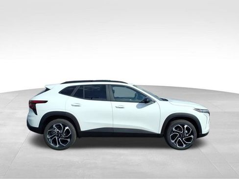 New 2026 Chevrolet Trax RS image 2