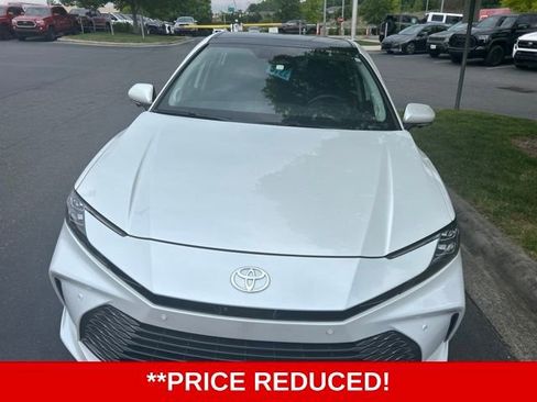 Used 2025 Toyota Camry XLE w/ Premium Plus Package FWD image 2